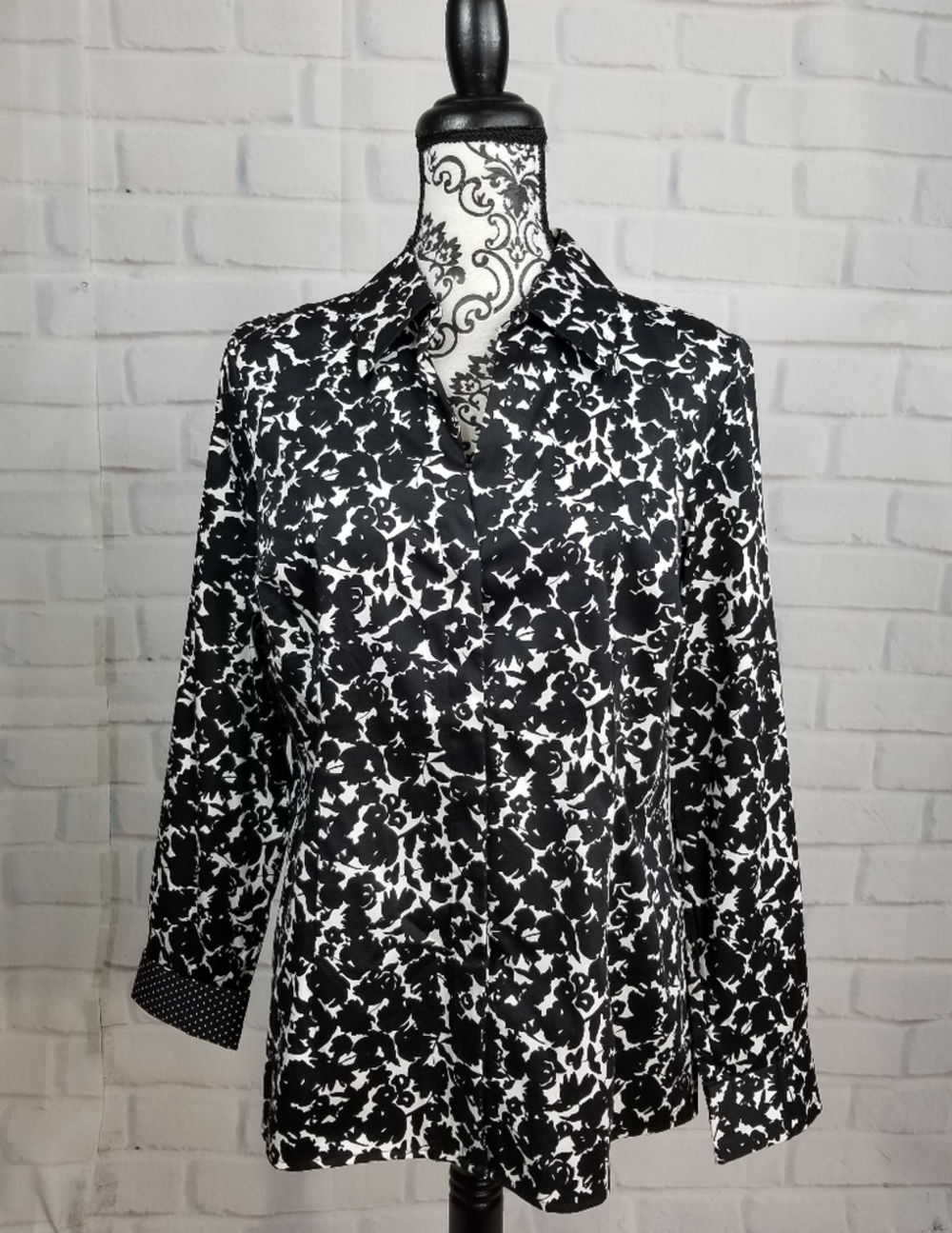 Charter Club women's button front long sleeve flora print shirt size 12 BB10